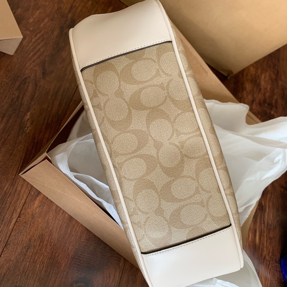 Coach - Picture 8 of 8